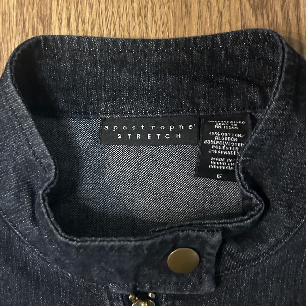 Apostrophe Stretch Dark Wash Denim Moto Jacket Mock Neck Peplum Blue Womens 6 - Picture 3 of 6